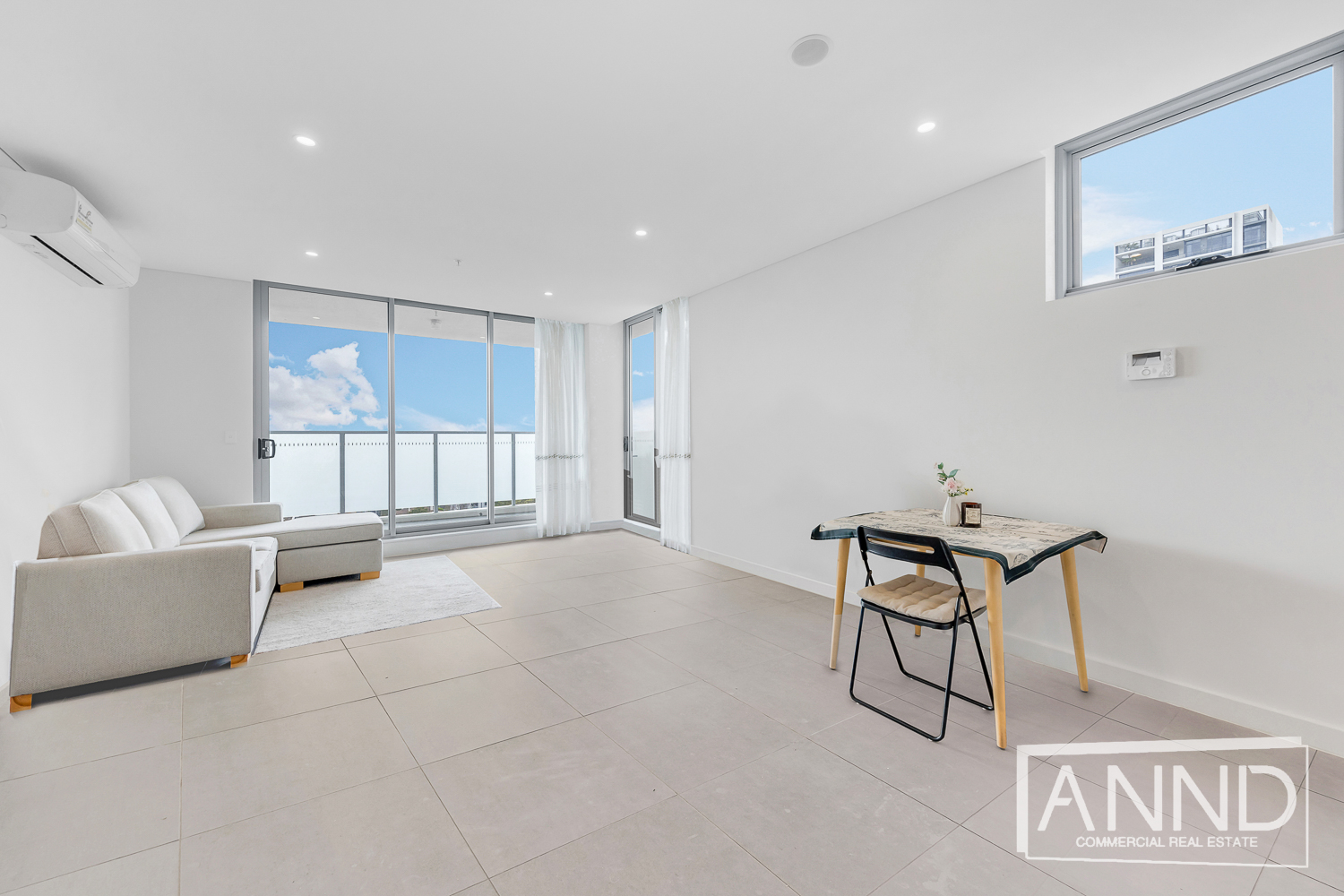 One-Bedroom Apartment with Study and District Views — image 4