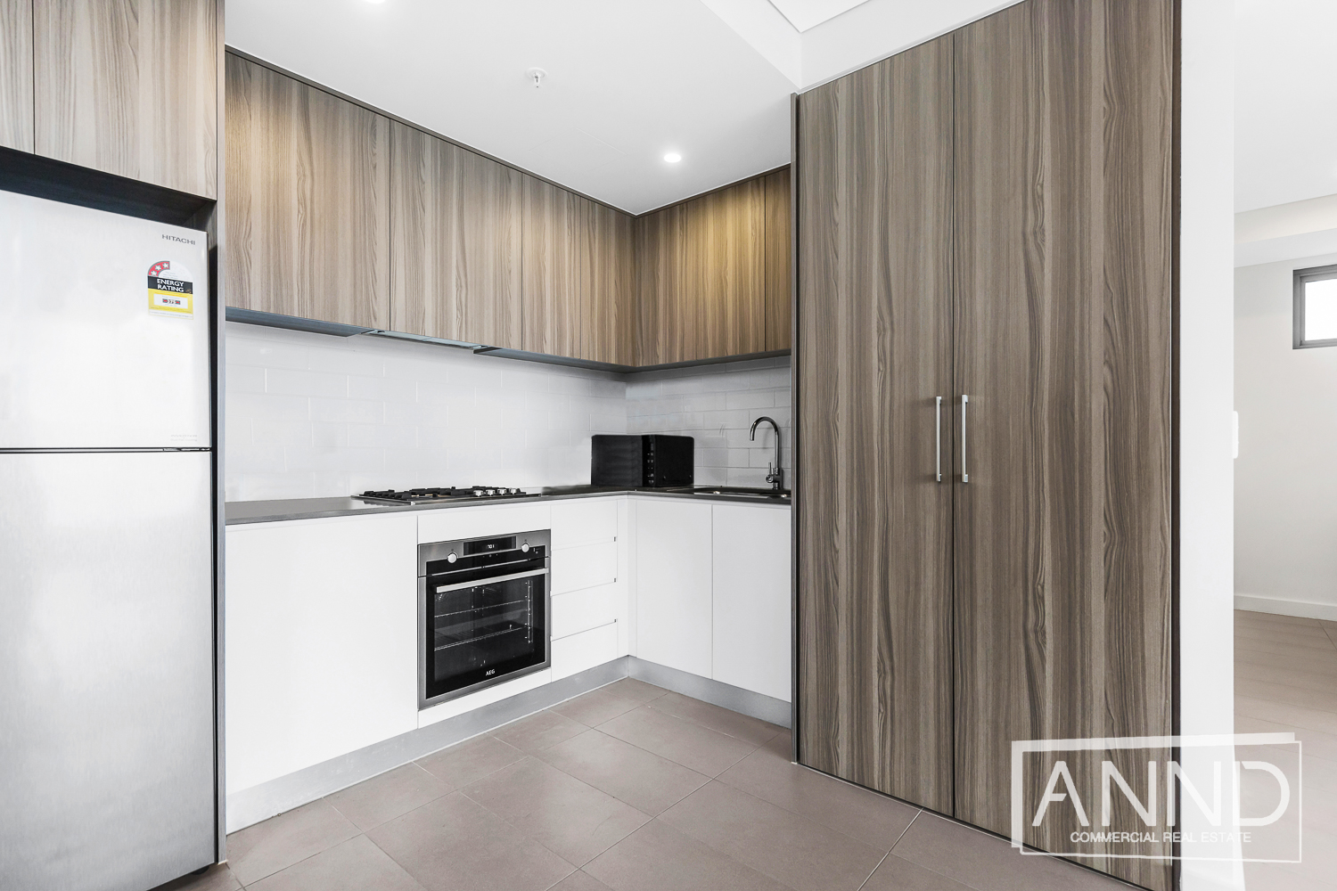 One-Bedroom Apartment with Study and District Views — image 6