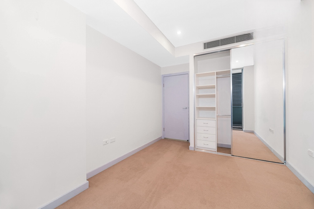 One-Bedroom Apartment near Top Ryde City — image 8